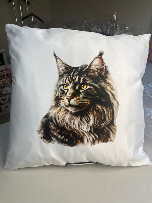 Mane coon head shot decorative pillow